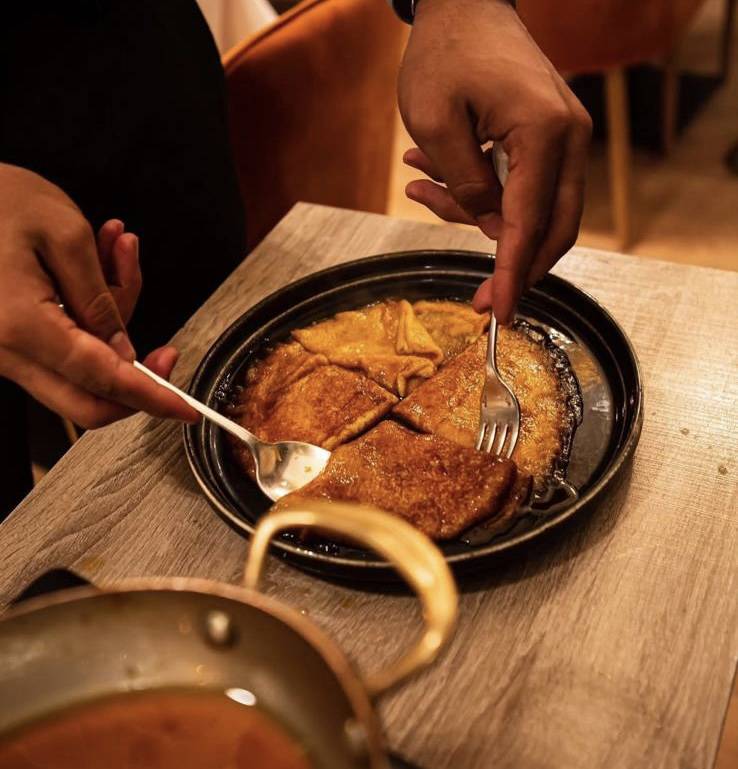 La délicieuse Crêpe Suzette flambée au Grand Marnier à Nice